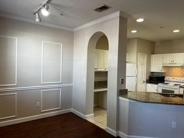 property at 860 N Orange Ave