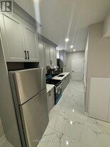3311 Dwiggin Ave in Mississauga, ON - Building Photo