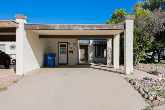 2724 S Azalea Dr in Tempe, AZ - Building Photo - Building Photo
