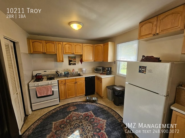 10211 Troy St in Oak Park, MI - Building Photo - Building Photo