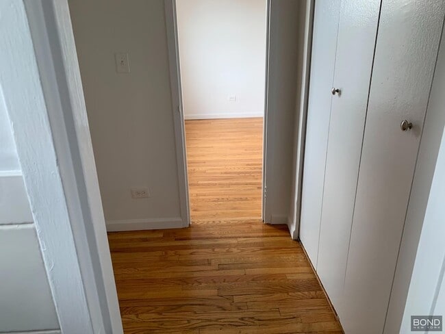 23-35-35 Broadway, Unit 6L in Queens, NY - Building Photo - Building Photo