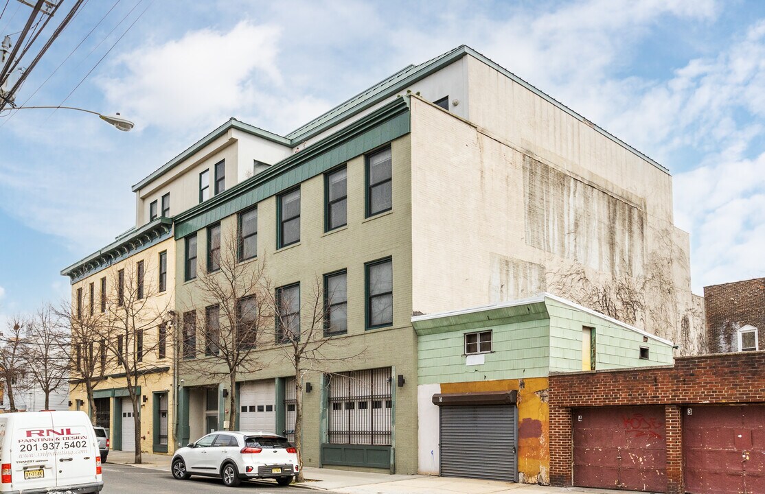 176 Sherman Ave in Jersey City, NJ - Building Photo