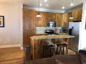 1975 Paddington Dr in Park City, UT - Building Photo - Building Photo