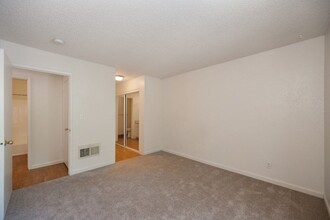 The Redwoods Apartments in Modesto, CA - Building Photo - Building Photo