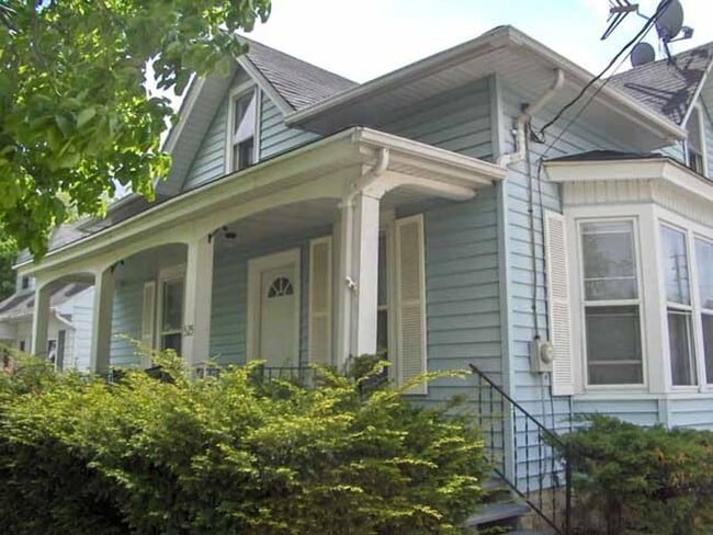 property at 525 W 5th St