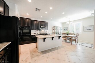 10073 White Mulberry Dr in Las Vegas, NV - Building Photo - Building Photo
