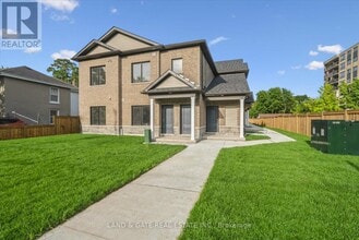 223 Albert St in Oshawa, ON - Building Photo - Building Photo