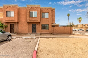 4001 S 45th St in Phoenix, AZ - Building Photo