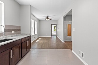 1711 N Mayfield Ave in Chicago, IL - Building Photo - Building Photo