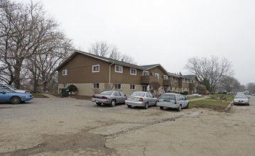 Woodfield Apartments in Delavan, WI - Foto de edificio - Building Photo