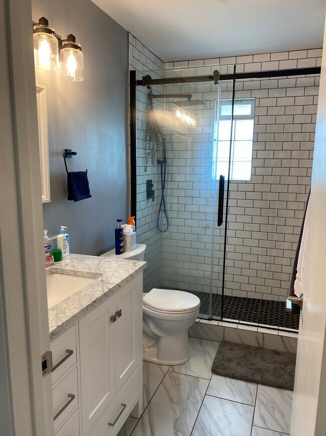 3300 W Morgan Ave, Unit 2 in Milwaukee, WI - Building Photo - Building Photo