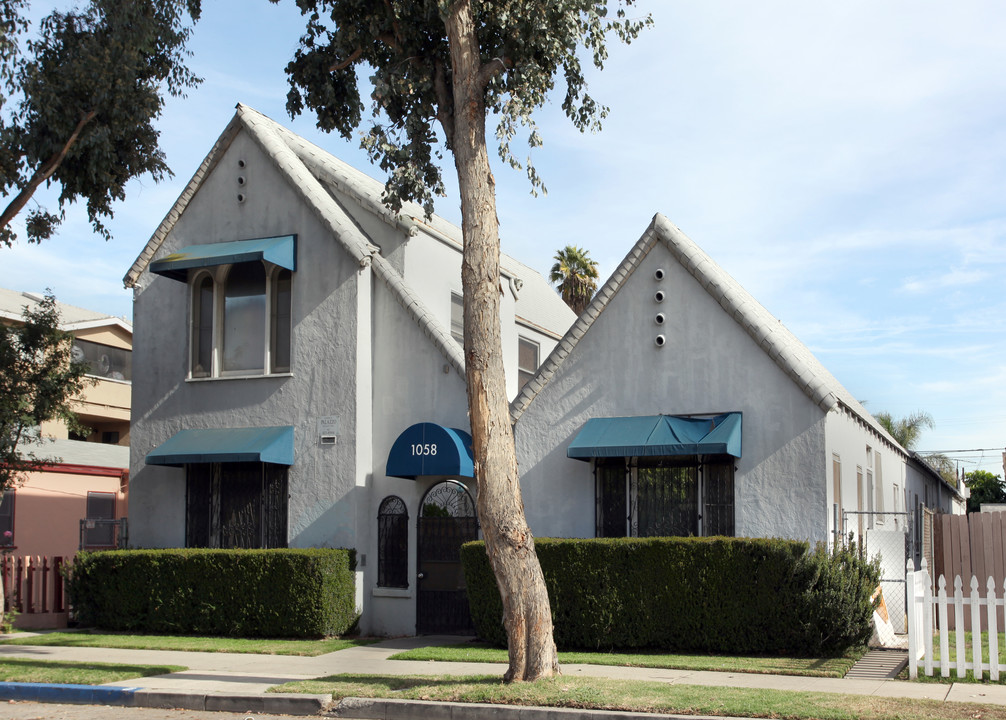 Molino Apartments in Long Beach, CA - Foto de edificio