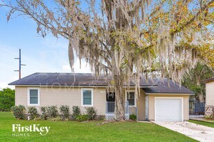 1591 Twin Oak Dr W in Middleburg, FL - Building Photo