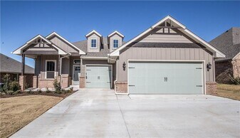 10005 NW 142nd in Yukon, OK - Building Photo