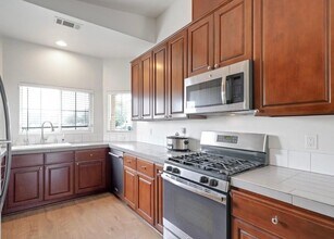 1549 Cheshire Ct in Santa Maria, CA - Foto de edificio - Building Photo
