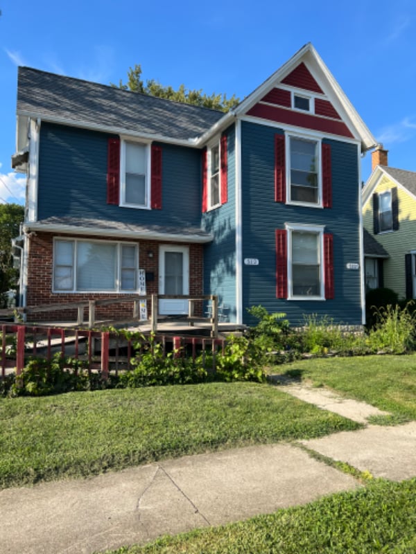 512 Center St