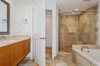 1819 SE 17th St, Unit 1010 in Fort Lauderdale, FL - Building Photo - Building Photo