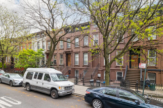 8 Hart St in Brooklyn, NY - Building Photo - Building Photo