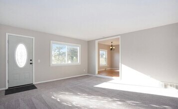 2811 3 Mile Rd NE in Grand Rapids, MI - Foto de edificio - Building Photo