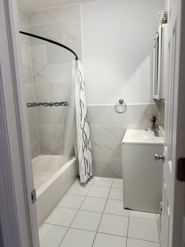 288 2nd Ave W, Unit 1A