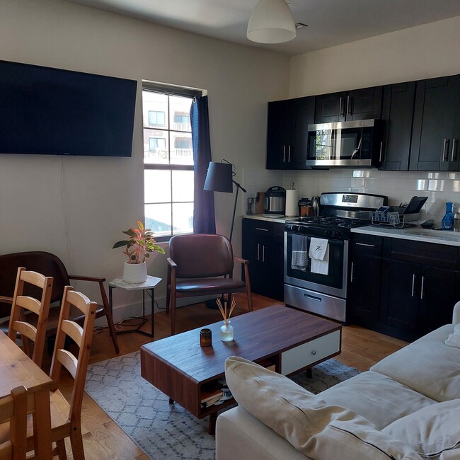 118 Kingsland Ave, Unit Apt 4 in Brooklyn, NY - Building Photo - Building Photo