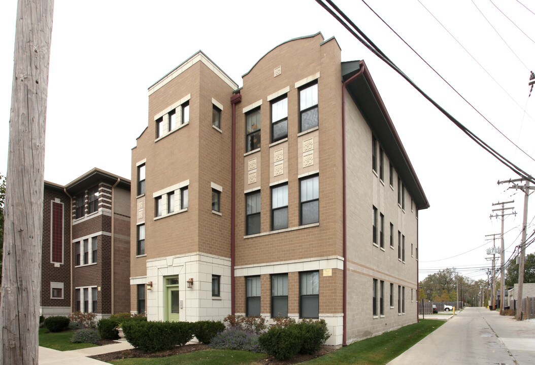 860 E Pershing Rd in Chicago, IL - Building Photo