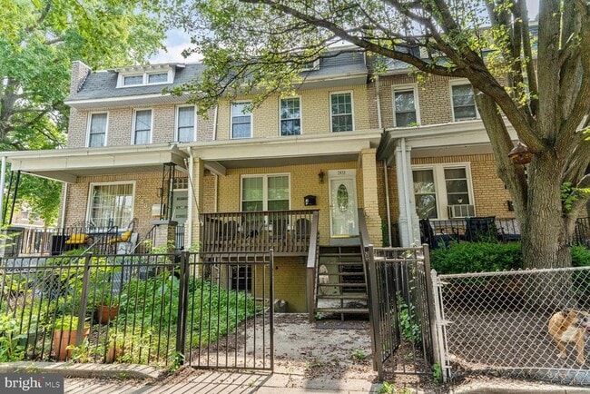 2433 3rd St NE in Washington, DC - Building Photo - Building Photo