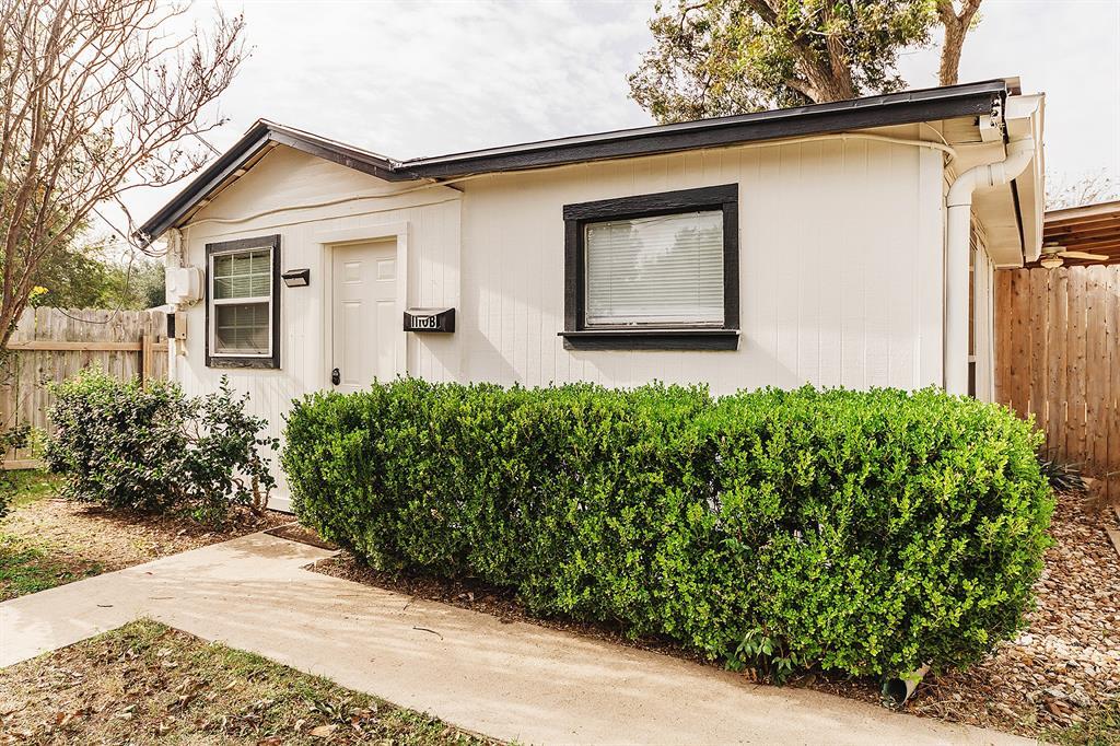 1110 Haysel St in Bastrop, TX - Foto de edificio