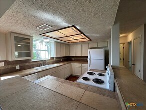 904 Dale Dr in San Marcos, TX - Building Photo - Building Photo