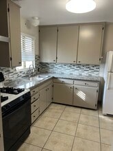 519 Linwood Ave, Unit A in Monrovia, CA - Foto de edificio - Building Photo