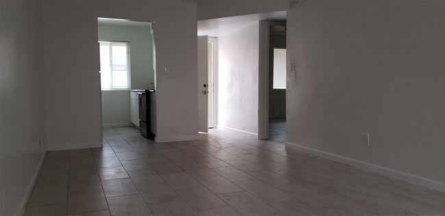 936 W Mountain View Rd-Unit -15 in Phoenix, AZ - Building Photo - Building Photo