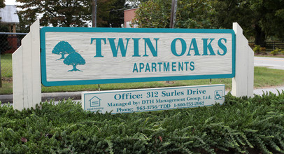 Twin Oaks Apartments in Four Oaks, NC - Building Photo - Building Photo