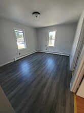 19 Lawlor St-Unit -A in New Britain, CT - Building Photo - Building Photo