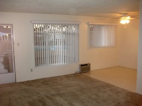 Val Mesa Apartments in Fullerton, CA - Building Photo - Interior Photo