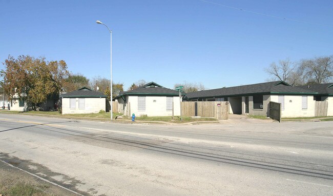 Tejano Apartments in Houston, TX - Foto de edificio - Building Photo