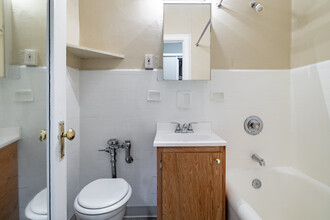 Scholars Corner Apartments in Chicago, IL - Building Photo - Interior Photo