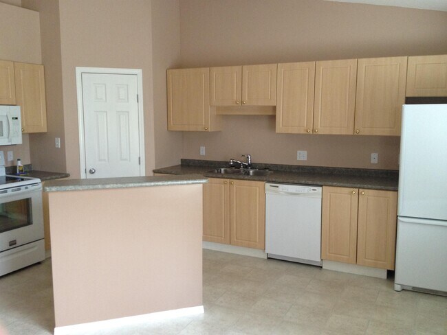 8800-8898 98 Ave in Fort St John, BC - Building Photo - Building Photo