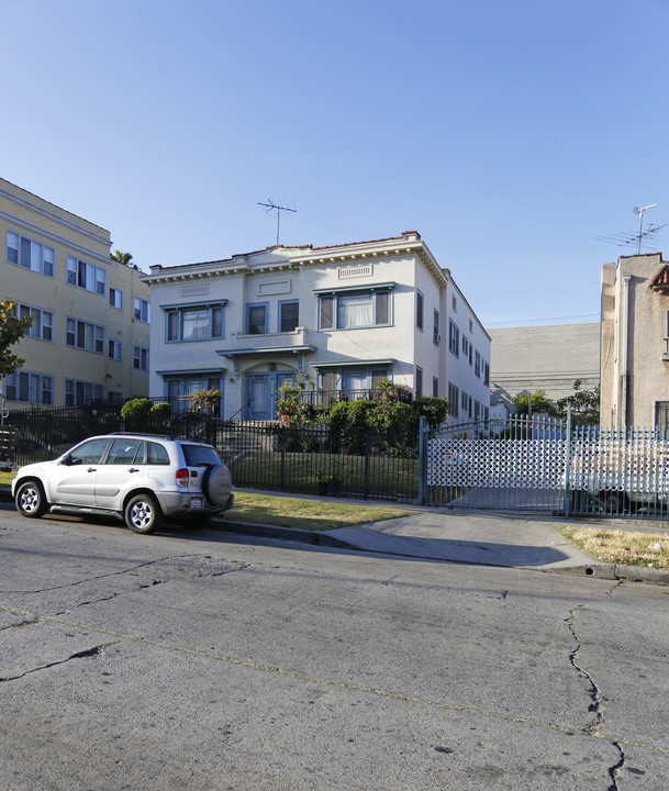 2826 Leeward Ave in Los Angeles, CA - Foto de edificio