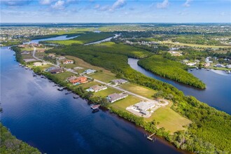 130 SE Fiore Bello in Port St. Lucie, FL - Foto de edificio - Building Photo