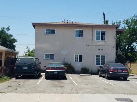 14327 Flallon Ave in Norwalk, CA - Foto de edificio