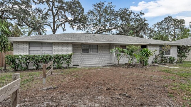 5305 Oakwood Ct in Tampa, FL - Building Photo - Building Photo