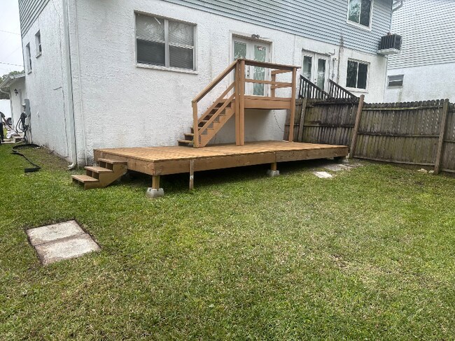 7023 Oakwood Dr in New Port Richey, FL - Building Photo - Building Photo