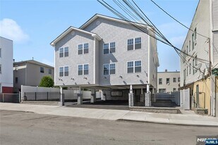 110 Madison St in Passaic, NJ - Building Photo
