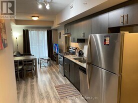275 Larch St in Waterloo, ON - Building Photo