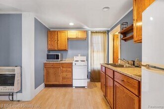 4689 Center St, Unit 1/2 in Millington, MI - Foto de edificio - Building Photo