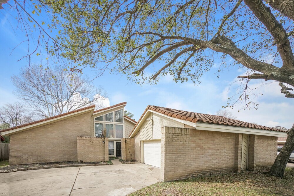 7659 Athlone Dr in Houston, TX - Building Photo