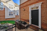 43920 Hickory Corner Terrace in Ashburn, VA - Foto de edificio - Building Photo