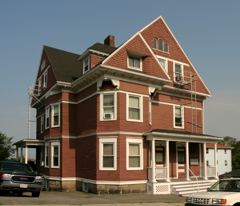 506 June St in Fall River, MA - Building Photo