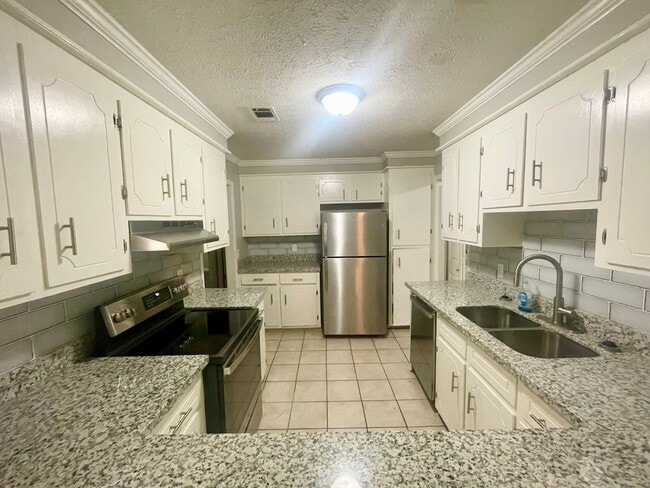 147 Plum Tree Rd in Brandon, MS - Foto de edificio - Building Photo