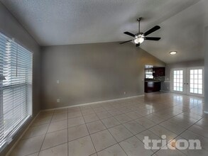 4413 Shadberry Dr in Tampa, FL - Building Photo - Building Photo